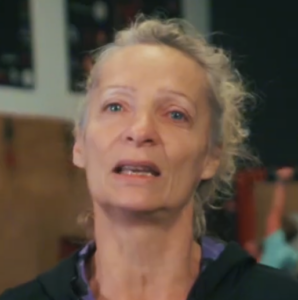 Karine à 54 ans, regrette de ne pas avoir commencé plus tôt.